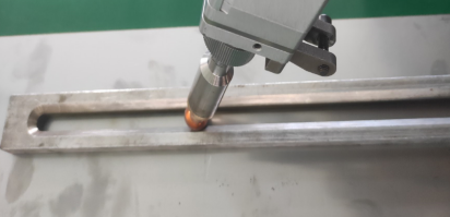 Straight line auxiliary tool