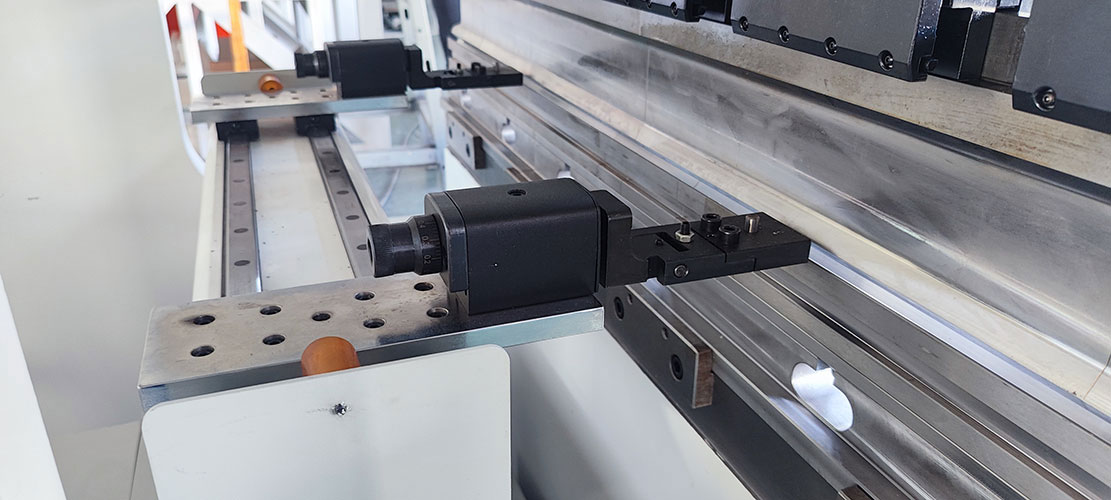 Rear Gauge Baffle finger